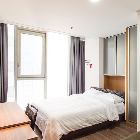 Hotel Arinus Shinchon Сеул Экстерьер фото
