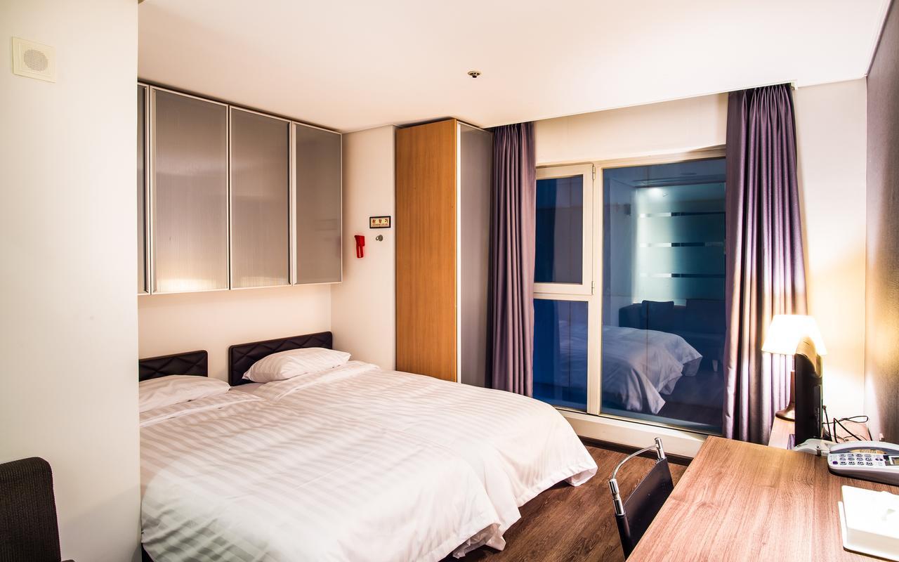 Hotel Arinus Shinchon Сеул Экстерьер фото